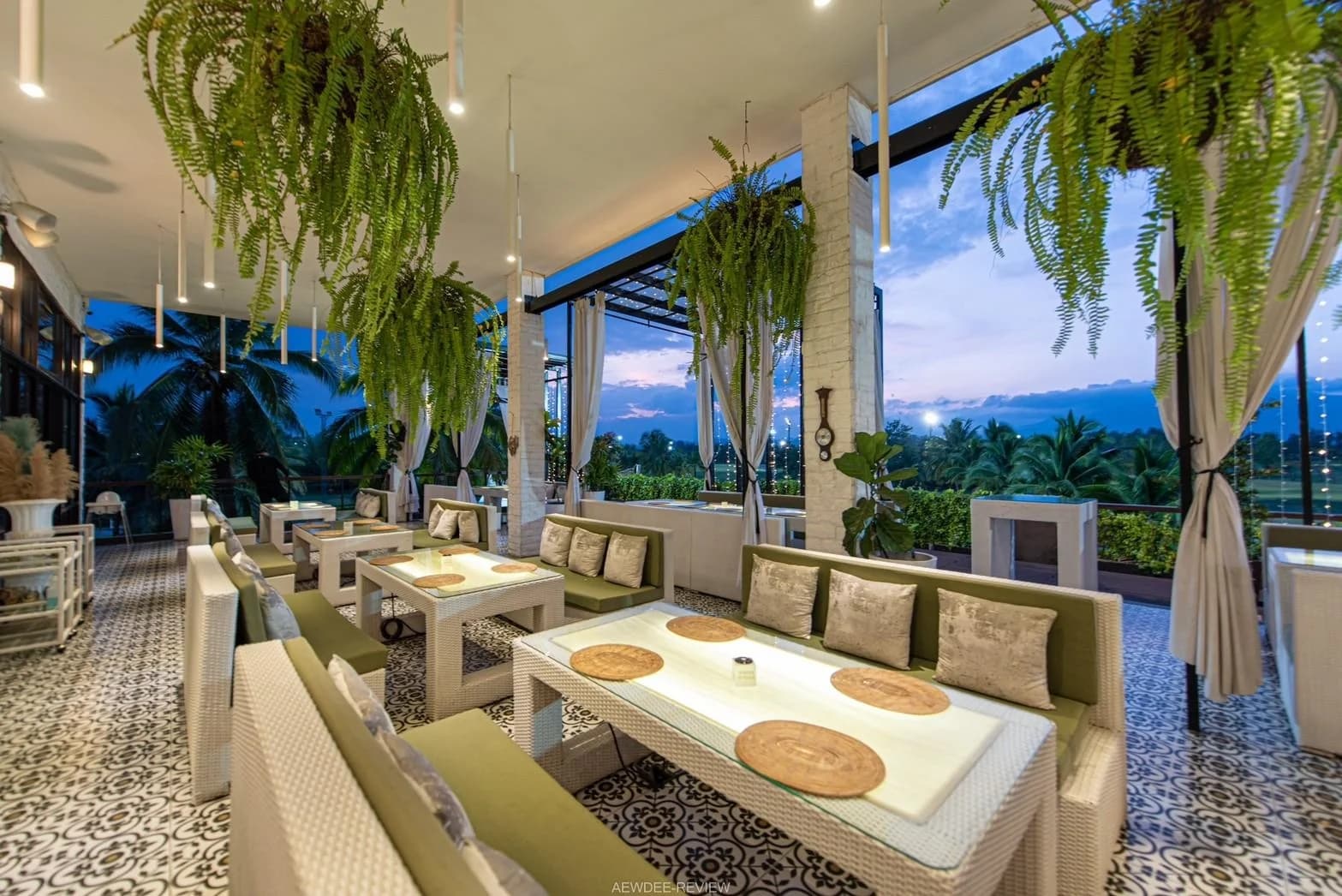 White Jungle Restaurant & Wine Bar